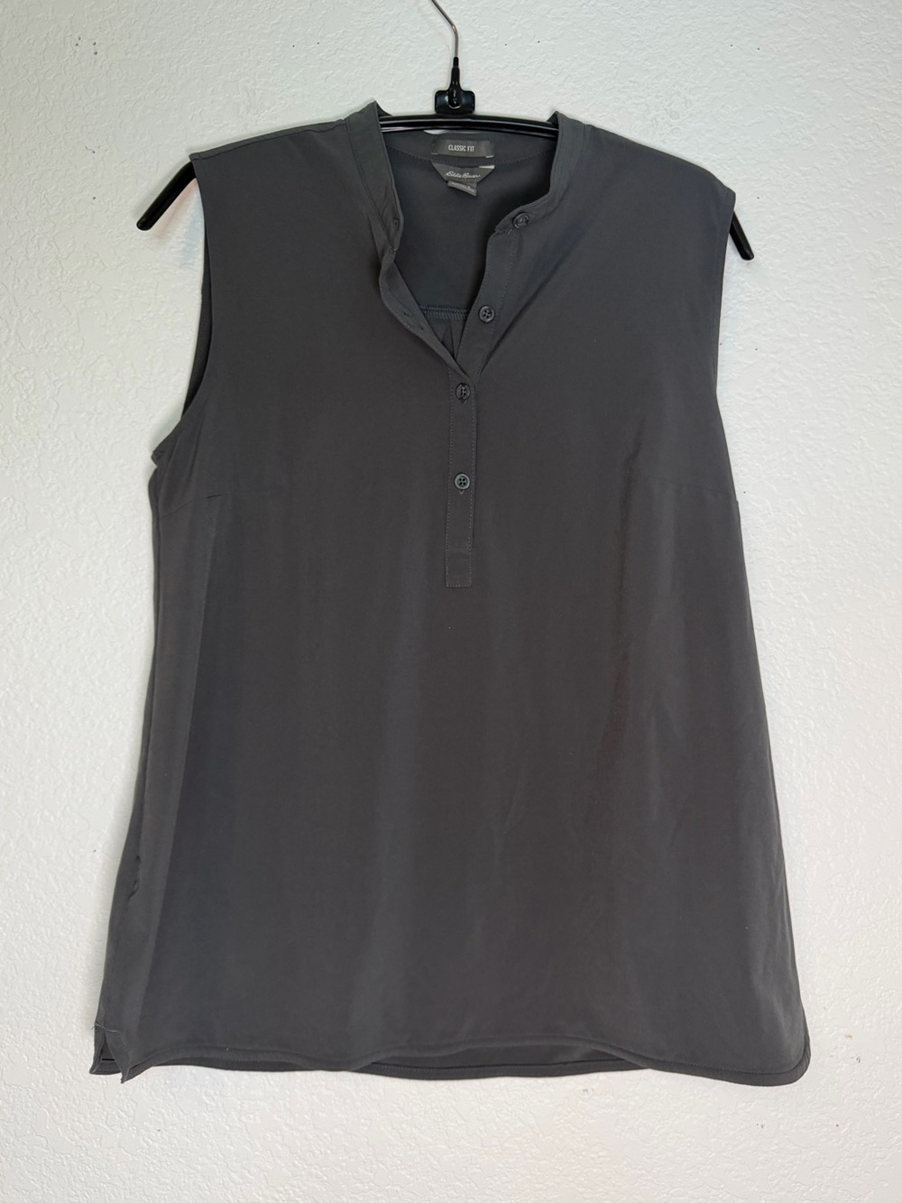 Eddie Bauer Gray Sleeveless Pull-Over Blouse with a Four Button Front, Size S‎